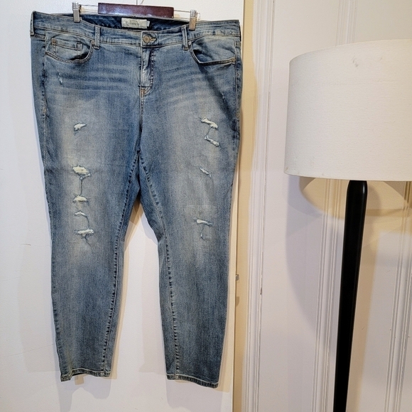 Torrid Light Wash Distressed Skinny Jeans Size 24R - Picture 4 of 17